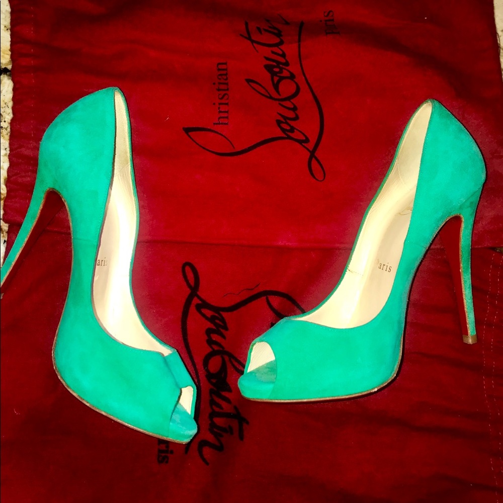 ****SOLD***Christian Louboutin pumps LIKE NEW!